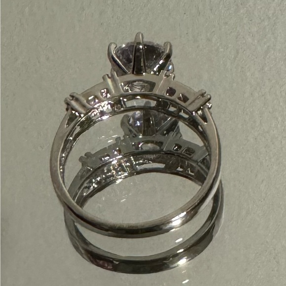 FREE 🆕 Piatella ring, 1 carat round cut, side accents, 14k white gold plated - Picture 4 of 14